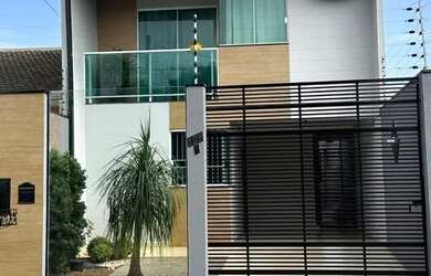 Imagem: A casa possui 4 Dormitórios, 4 Banheiros, 3 Vagas na garagem