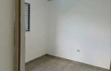 Imagem: A casa possui 2 Dormitórios, 2 Banheiros, 2 Vagas na garagem