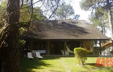 Imagem: A casa possui 5 Dormitórios, 5 Banheiros, 5 Vagas na garagem