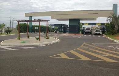 Imagem: A casa em condomínio possui 2 Dormitórios, 1 Banheiro, 2 Vagas