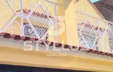 Imagem: A casa possui 3 Dormitórios, 1 Banheiro, 2 Vagas na garagem