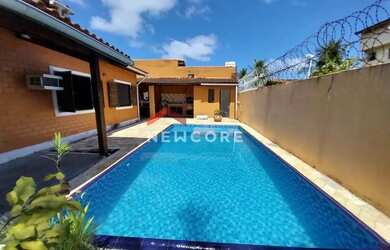 Imagem: A casa possui 3 Dormitórios, 3 Banheiros, 4 Vagas na garagem