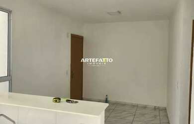 Imagem: O apartamento possui 2 Dormitórios, 1 Banheiro, 1 Vaga na garagem