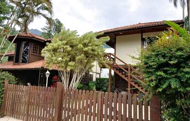 Imagem: A casa em condomínio possui 1 Dormitório, 5 Banheiros, 4 Vagas