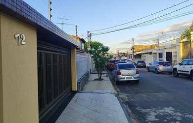 Imagem: A casa possui 4 Dormitórios, 4 Banheiros, 1 Vaga na garagem
