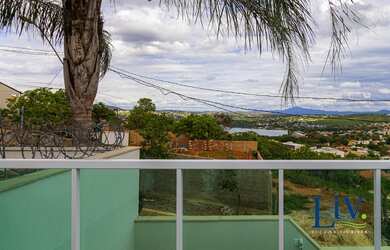 Imagem: A casa possui 2 Dormitórios, 3 Banheiros, 1 Vaga na garagem