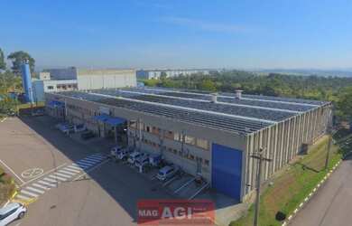 Imagem: O depósito possui 4 Vagas na garagem, 680m² de Área e está