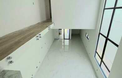 Imagem: A casa possui 3 Dormitórios, 3 Banheiros, 1 Vaga na garagem