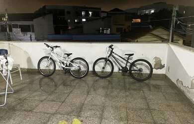 Imagem: A casa possui 3 Dormitórios, 3 Banheiros, 180m² de Área