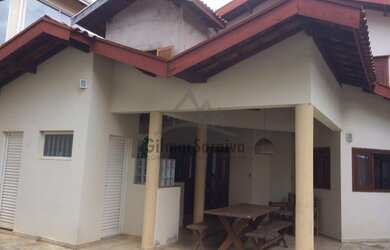 Imagem: A casa em condomínio possui 4 Dormitórios, 5 Banheiros, 4