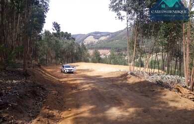 Imagem: O terreno possui 10.000m² de Área e está localizado em Pedra