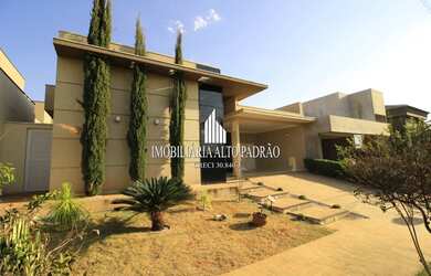 Imagem: A casa em condomínio possui 3 Dormitórios, 4 Banheiros, 4