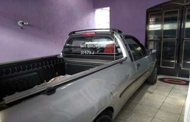 Imagem: A casa possui 4 Dormitórios, 3 Banheiros, 2 Vagas na garagem