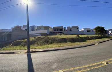 Imagem: O terreno possui 929m² de Área e está localizado em Jardim