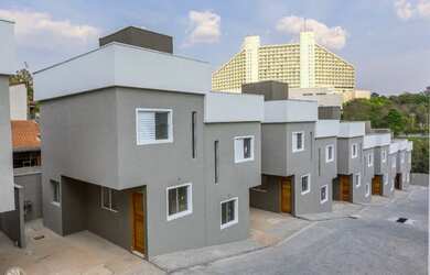 Imagem: A casa possui 2 Dormitórios, 2 Banheiros, 1 Vaga na garagem