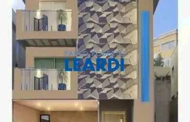 Imagem: A casa possui 4 Dormitórios, 5 Banheiros, 5 Vagas na garagem