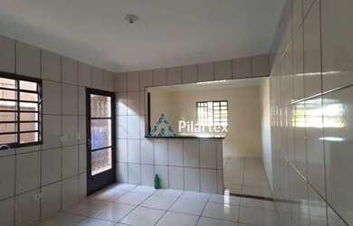 Imagem: A casa possui 2 Dormitórios, 1 Banheiro, 1 Vaga na garagem