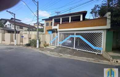 Imagem: A casa em condomínio e possui 5 Dormitórios, Suítes, 5 Banheiros