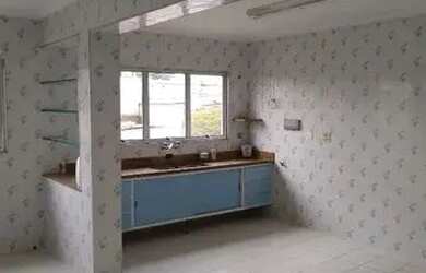 Imagem 12: Casa salão comercial numa frente e 4 salões comerciais na outra frente