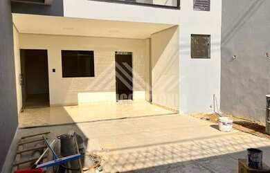 Imagem: A casa possui 2 Dormitórios, 1 Banheiro, 1 Vaga na garagem