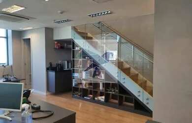 Imagem: O depósito possui 2 Vagas na garagem, 67m² de Área e está