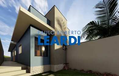 Imagem: A casa possui 2 Dormitórios, 2 Banheiros, 1 Vaga na garagem