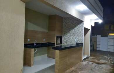 Imagem: A casa possui 3 Dormitórios, 3 Vagas na garagem e está localizado