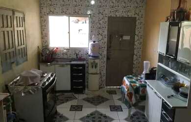 Imagem: A casa possui 2 Dormitórios, 2 Banheiros, 2 Vagas na garagem