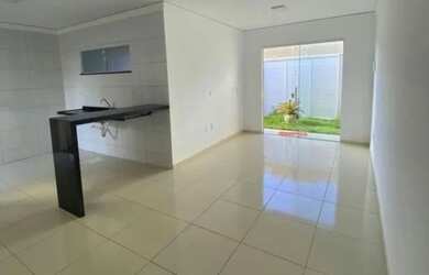 Imagem: A casa possui 2 Dormitórios, 2 Banheiros, 1 Vaga na garagem