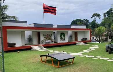 Imagem: A casa possui 5 Dormitórios, 5 Banheiros, 5 Vagas na garagem