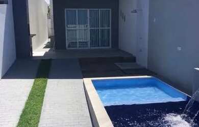 Imagem: A casa possui 2 Dormitórios, 2 Vagas na garagem e está localizado