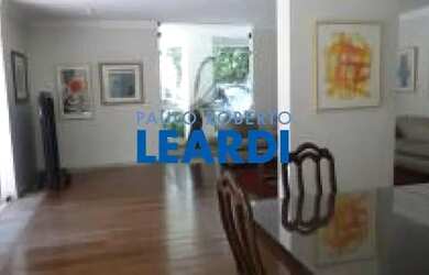 Imagem: O apartamento na cobertura possui 4 Dormitórios, 5 Banheiros