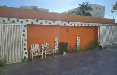 Imagem: A casa possui 5 Dormitórios, 2 Banheiros, 5 Vagas na garagem