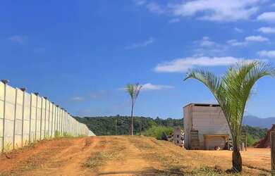 Imagem: O terreno possui 800m² de Área e está localizado em Vila