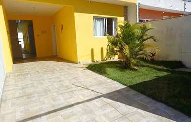 Imagem: A casa possui 3 Dormitórios, 2 Banheiros, 2 Vagas na garagem