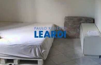 Imagem: A casa possui 2 Dormitórios, 2 Banheiros, 3 Vagas na garagem