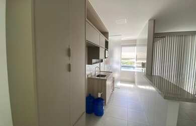 Imagem: O apartamento possui 1 Dormitório, 1 Banheiro, 1 Vaga na garagem