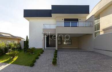 Imagem: A casa em condomínio possui 4 Dormitórios, 5 Banheiros, 2