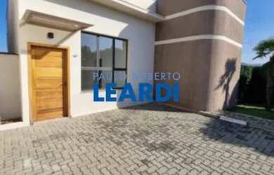 Imagem: A casa em condomínio possui 3 Dormitórios, 2 Banheiros, 2