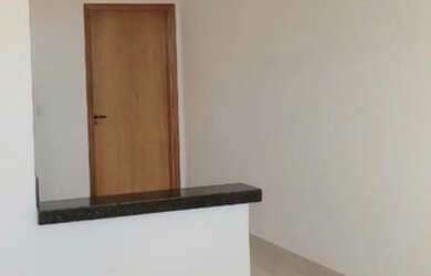 Imagem: A casa possui 2 Dormitórios, 1 Banheiro, 1 Vaga na garagem