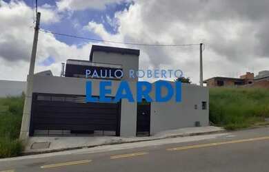 Imagem: A casa em condomínio possui 3 Dormitórios, 3 Banheiros, 3