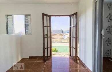 Imagem: A casa possui 2 Dormitórios, 1 Banheiro, 1 Vaga na garagem