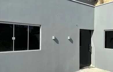 Imagem: A casa possui 3 Dormitórios e 2 Banheiros e está localizado