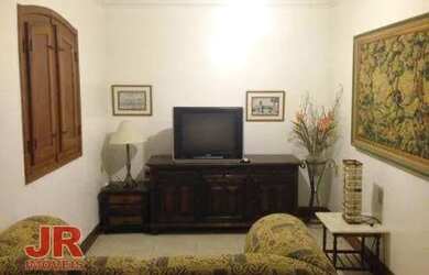 Imagem: A casa possui 3 Dormitórios, 2 Banheiros, 5 Vagas na garagem