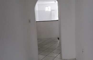 Imagem: A casa possui 3 Dormitórios, 2 Banheiros, 1 Vaga na garagem