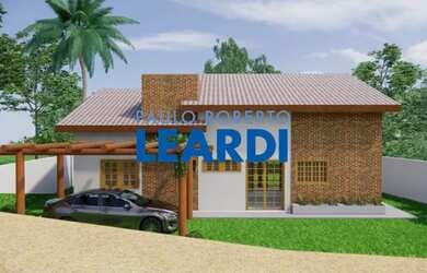 Imagem: A casa à venda possui 3 Dormitórios, 3 Banheiros, 4 Vagas