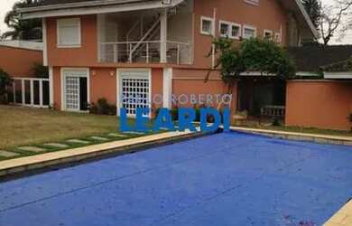 Imagem: A casa possui 5 Dormitórios, 5 Banheiros, 5 Vagas na garagem