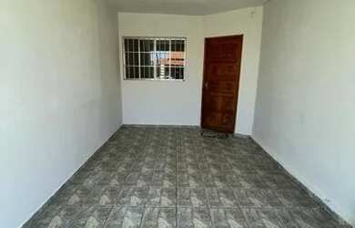 Imagem: A casa possui 2 Dormitórios, 1 Banheiro, 1 Vaga na garagem