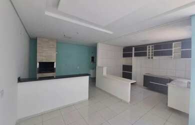 Imagem: A casa possui 3 Dormitórios, 1 Banheiro, 2 Vagas na garagem