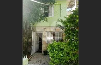 Imagem: A casa possui 2 Dormitórios, 1 Banheiro, 1 Vaga na garagem